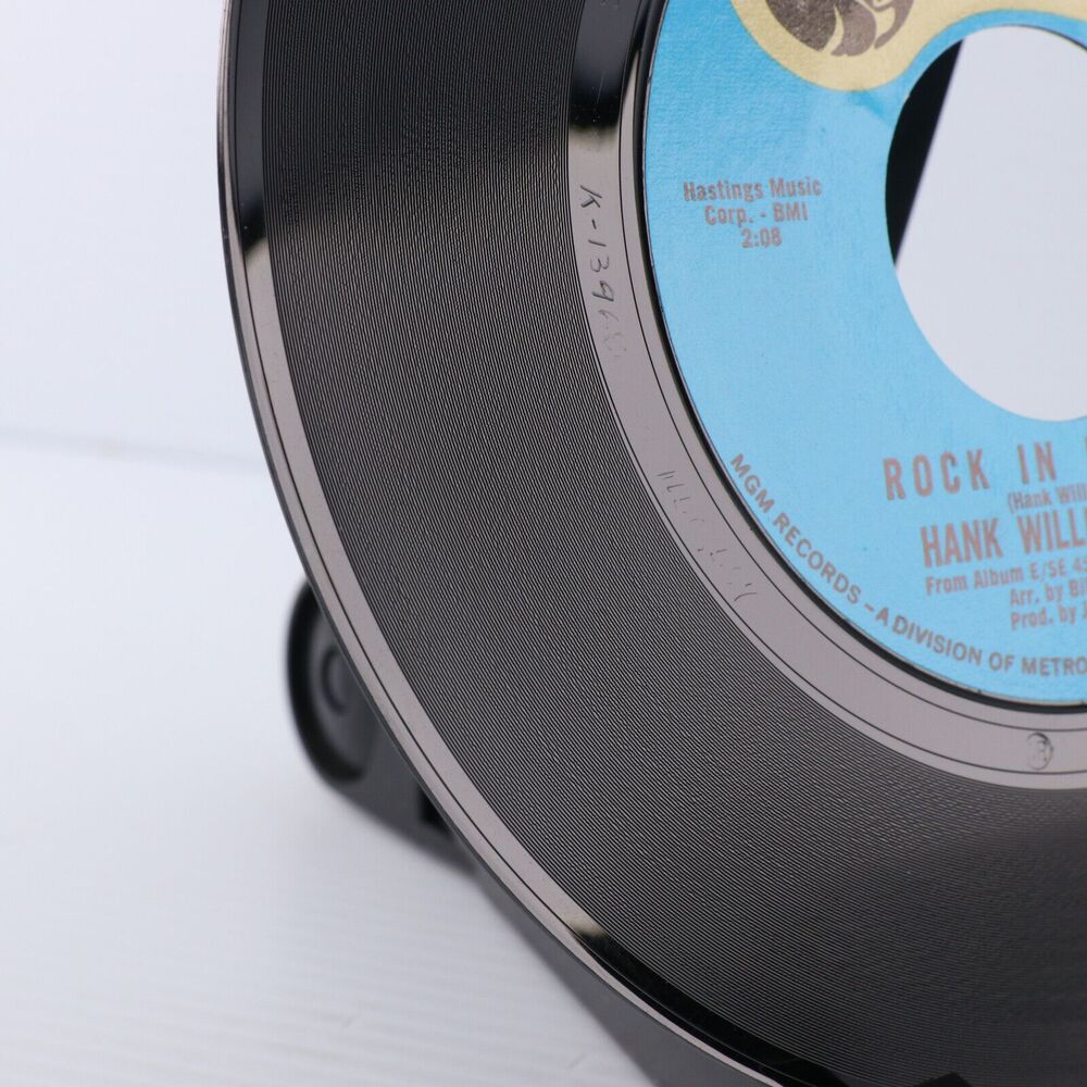Hank Williams Jr. – It's All Over But The Crying / Rock In My Shoe 45 rpm Record - Picture 15 of 16